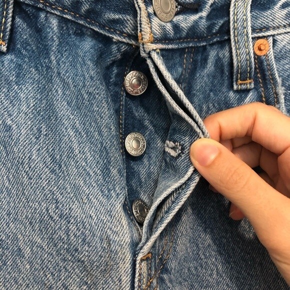 Levi’s 501 Jean Shorts Cut-Off Button Fly Grommet Detail Frayed Hem Size 25 NWT - Picture 7 of 10